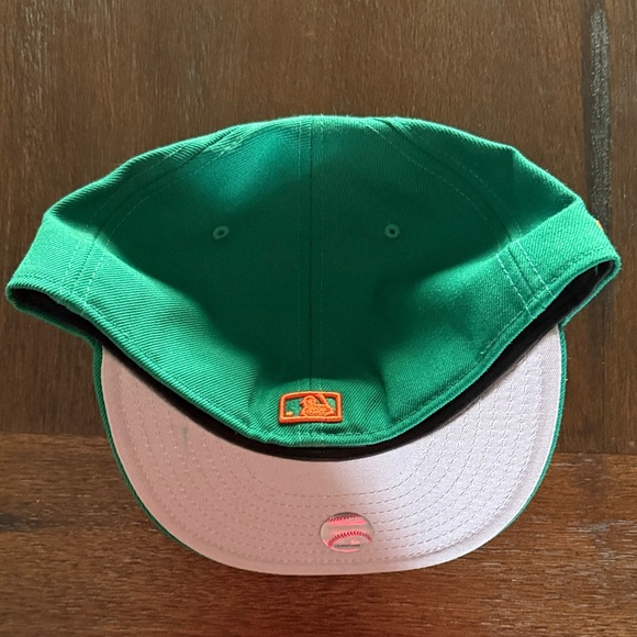 San Francisco Giants New Era Green Cap with Orange Logo 7 3/4 Irish - Picture 5 of 6